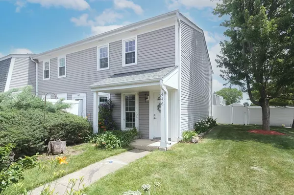 446 Northampton LN, Roselle, IL 60172