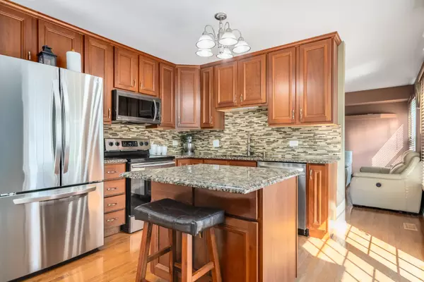Elk Grove Village, IL 60007,832 Debra LN