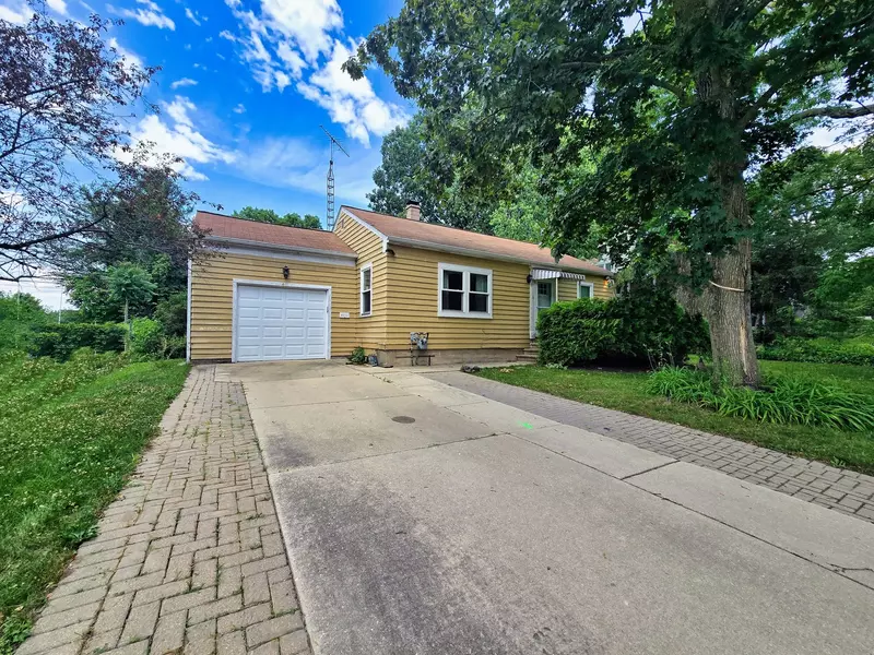 411 Woodward AVE, Geneva, IL 60134