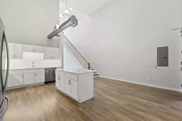 Chicago, IL 60640,1900 W Lawrence AVE #211