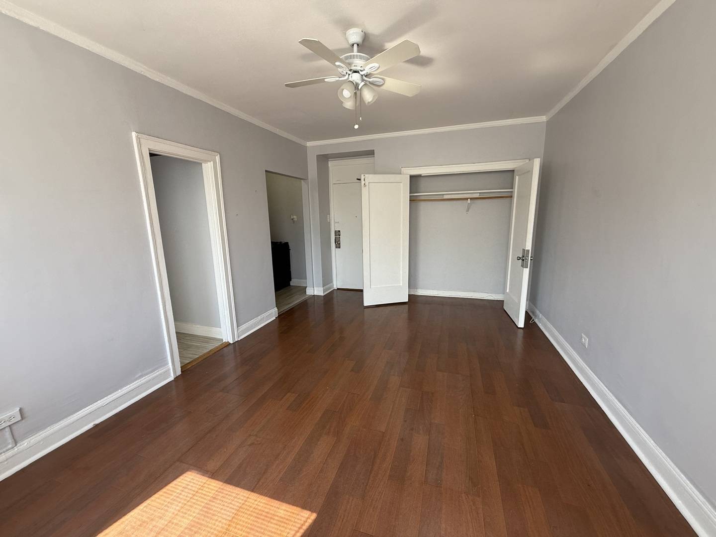 Chicago, IL 60626,6930 N Greenview AVE #201