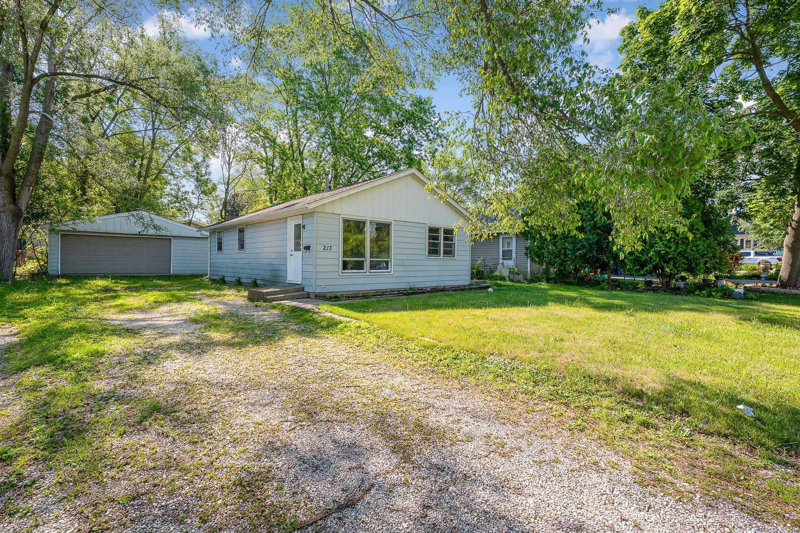 213 Brierhill DR, Round Lake Park, IL 60073