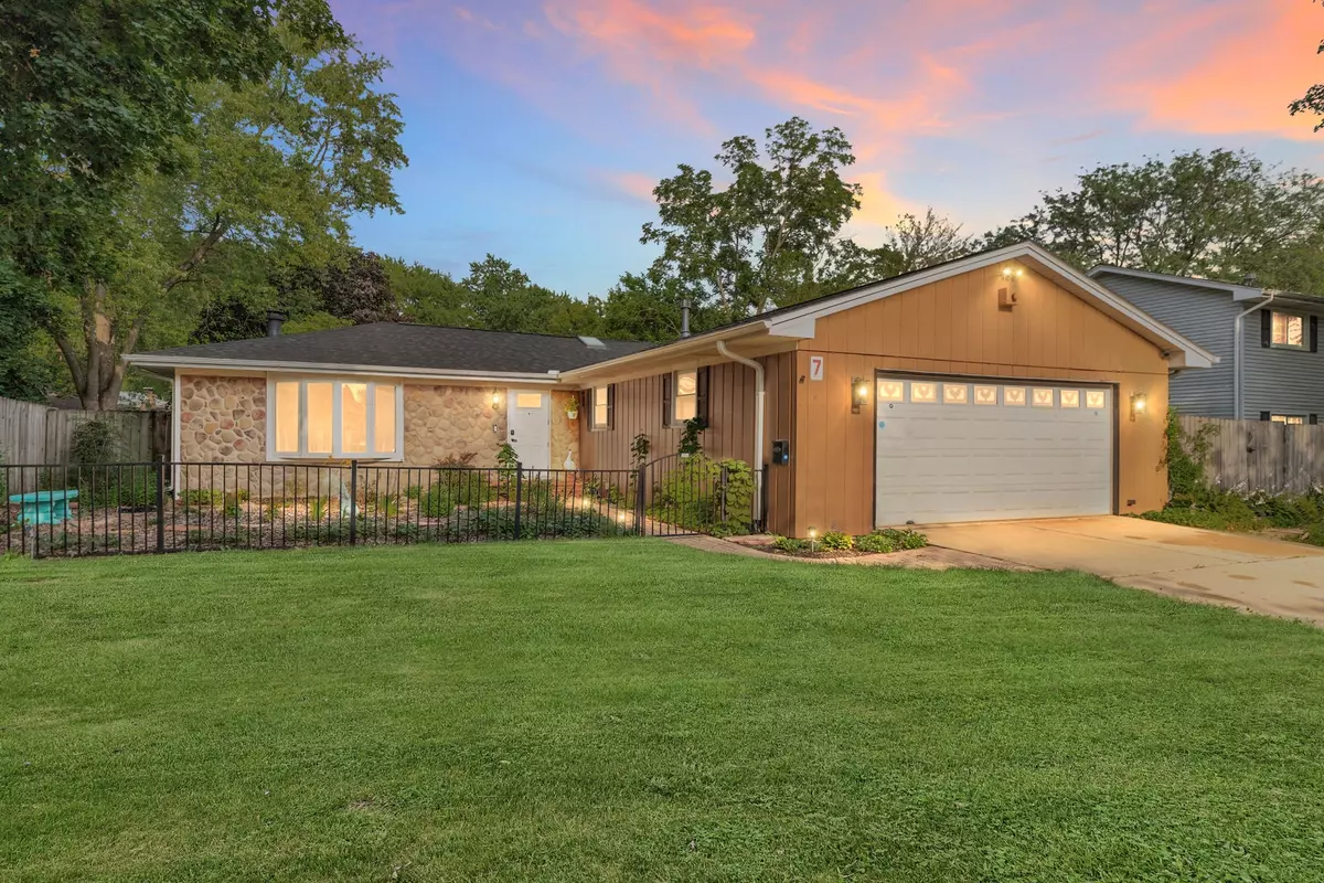 North Aurora, IL 60542,7 Walnut DR