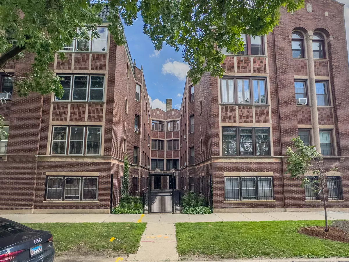 Chicago, IL 60615,817 E 53rd ST #3