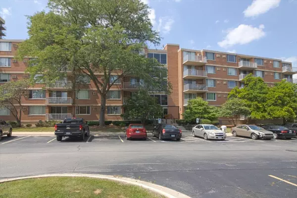 2222 S Stewart AVE #1B, Lombard, IL 60148