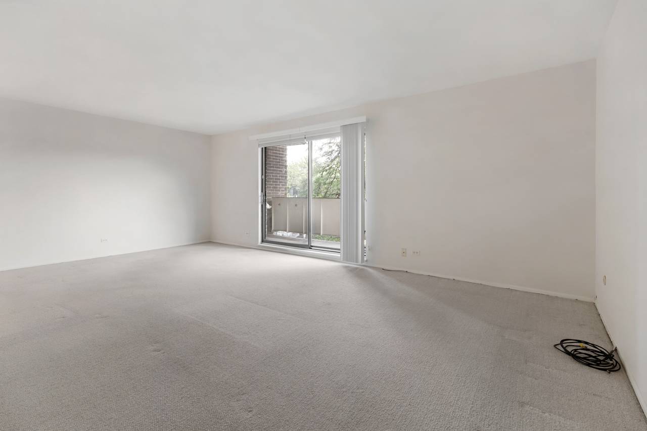 Elk Grove Village, IL 60007,850 Wellington AVE #311