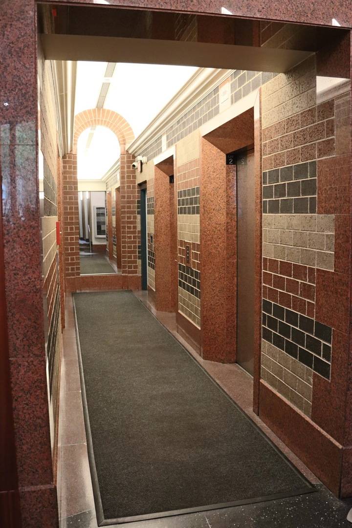 Chicago, IL 60613,3660 N Lake Shore DR #2106