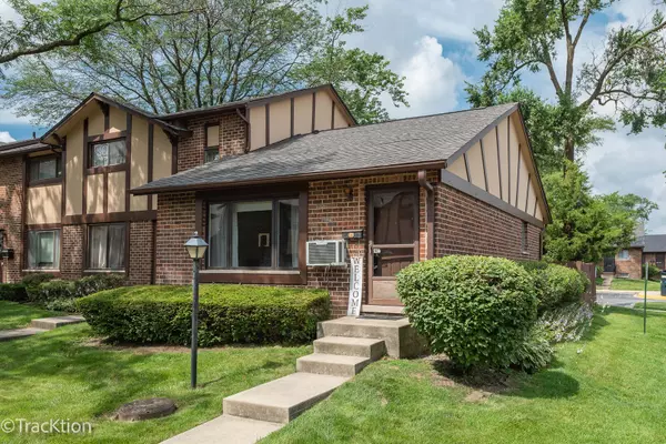 1S120 Radford LN, Villa Park, IL 60181