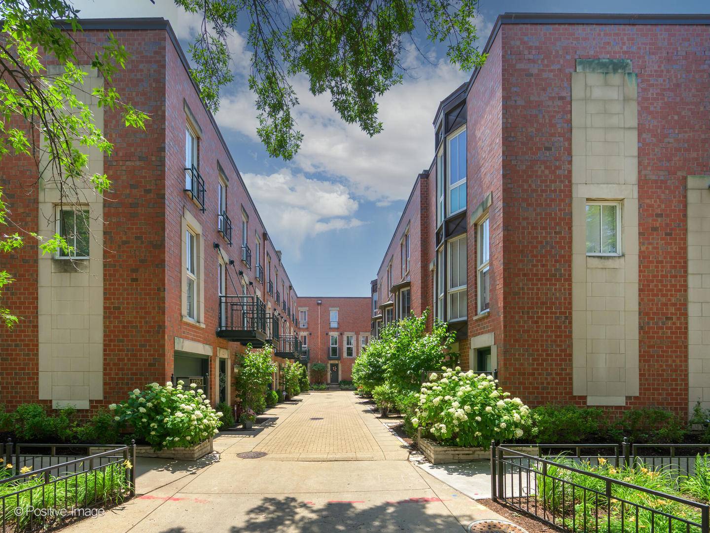1125 W Newport AVE #E, Chicago, IL 60657