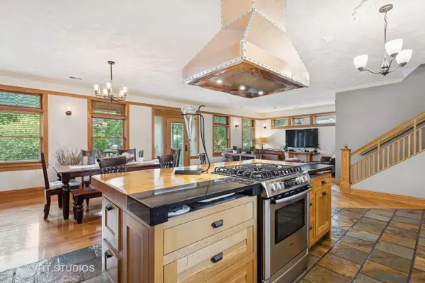 Riverside, IL 60546,580 Selborne RD