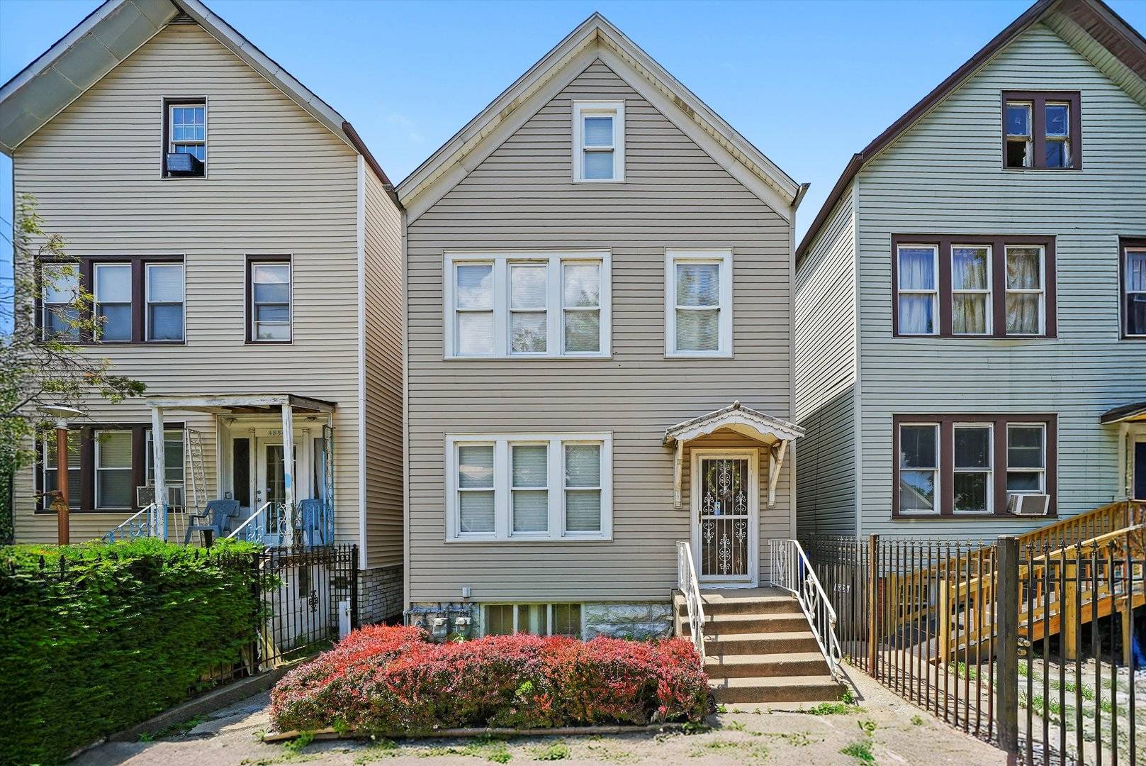 4852 S Wood ST, Chicago, IL 60609