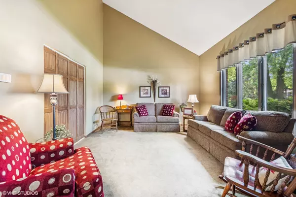 Westmont, IL 60559,321 Blackhawk DR