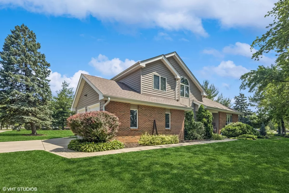 Westmont, IL 60559,321 Blackhawk DR