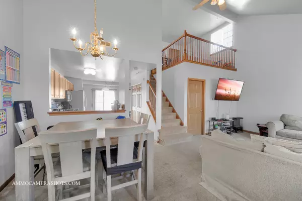 North Aurora, IL 60542,203 E Victoria CIR #203