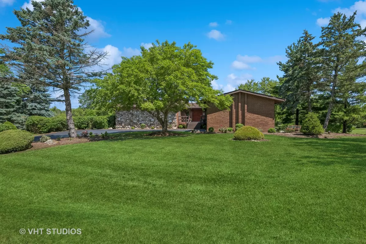 Deer Park, IL 60010,104 Lois LN