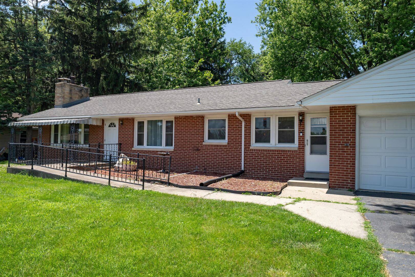 Bloomington, IL 61705,1006 Maple Hill RD