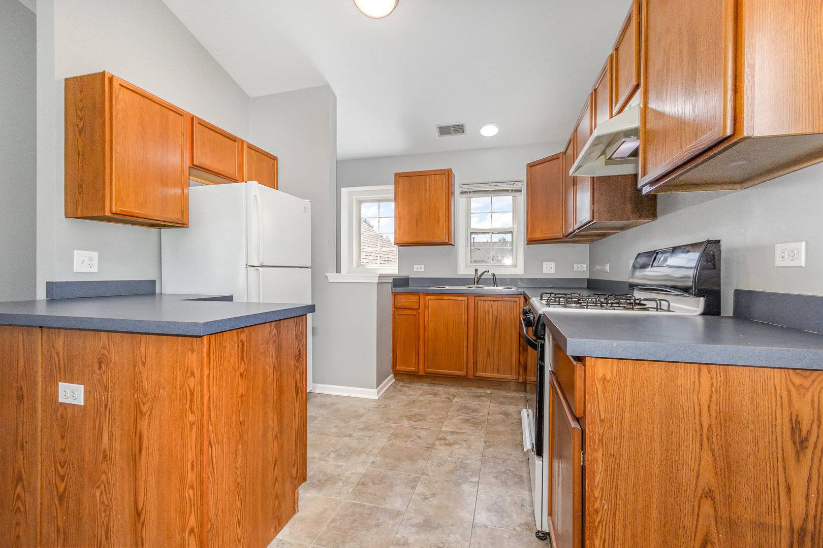 Naperville, IL 60564,2211 WATER LEAF CT #204