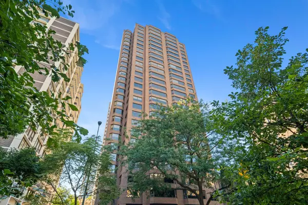 1410 N State Pkwy #10B, Chicago, IL 60610