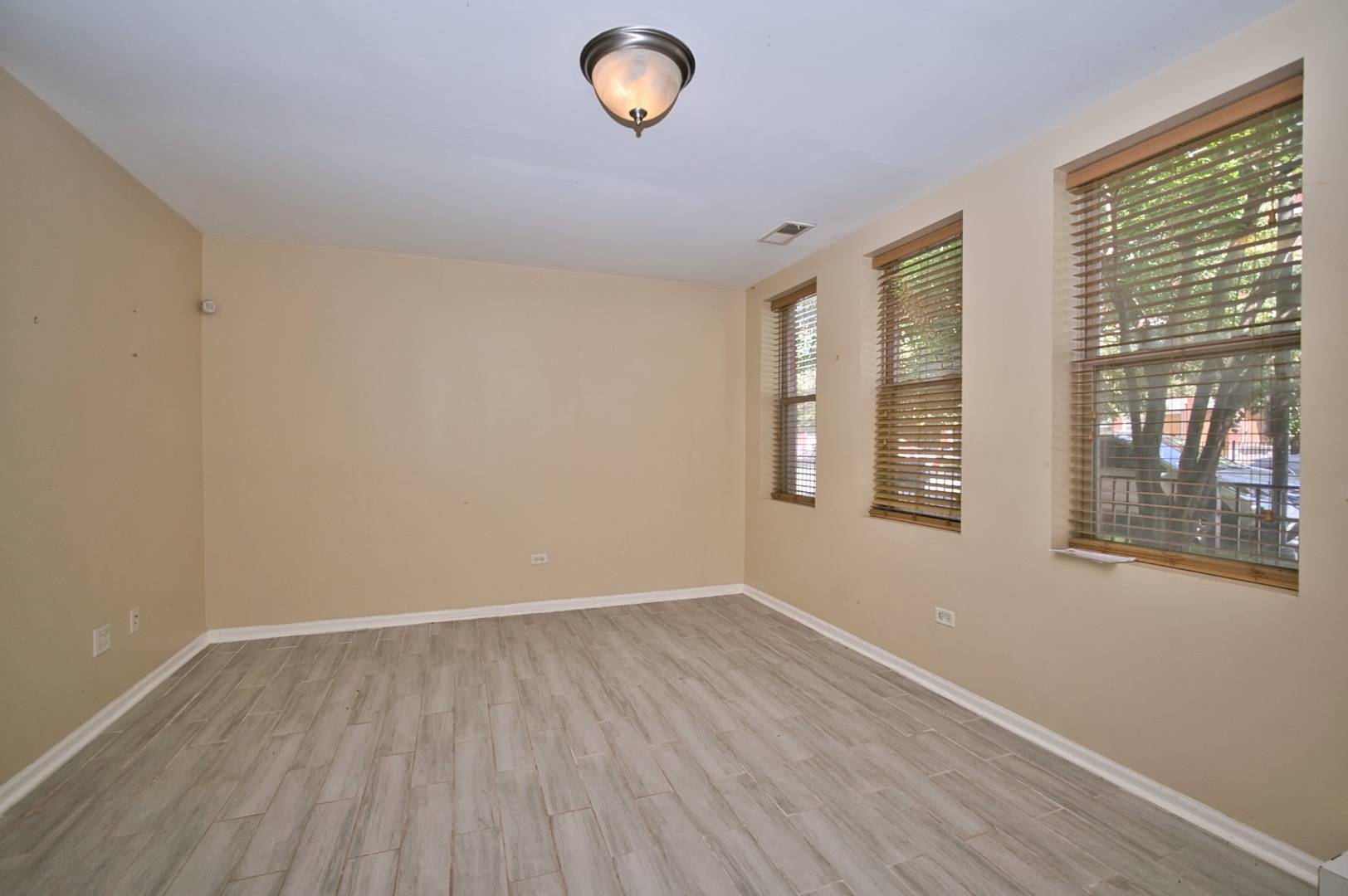 Chicago, IL 60616,353 E Eastgate PL