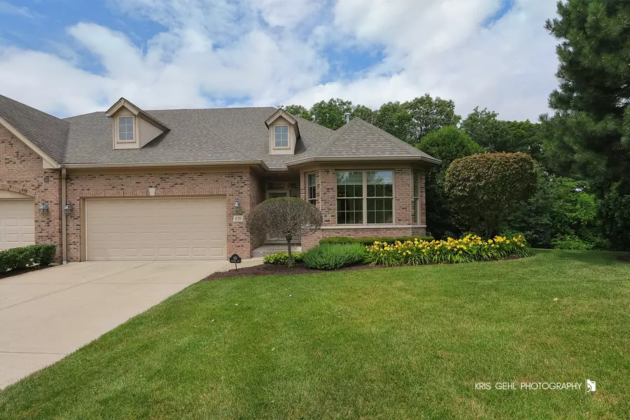 835 Woodglen LN, Lemont, IL 60439