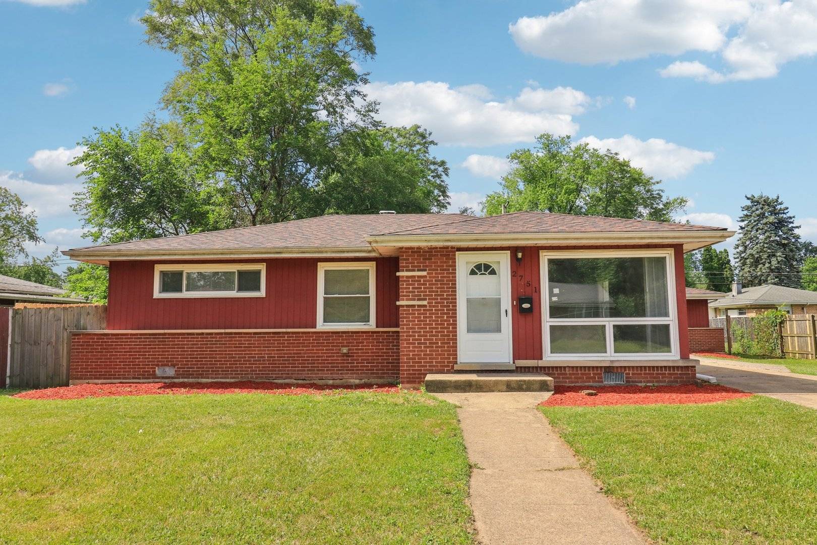 2751 N Oxford DR, Markham, IL 60428