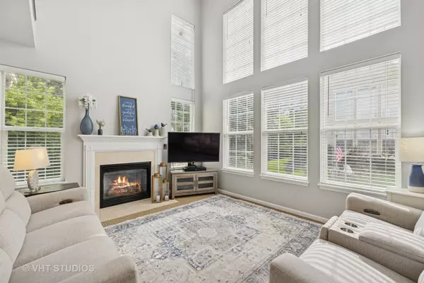 West Dundee, IL 60118,2501 Oak DR