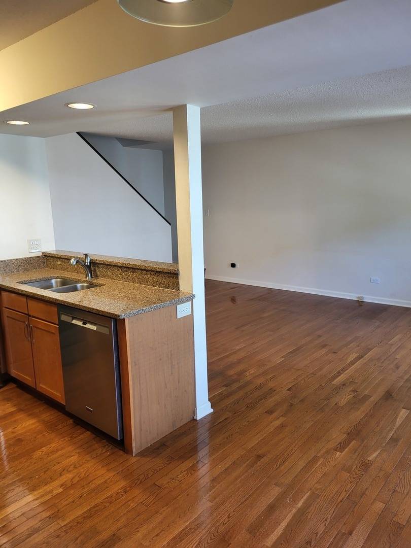 Deerfield, IL 60015,1154 INVERRARY LN #1154