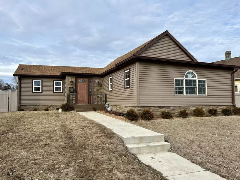 108 E 5th ST, Spring Valley, IL 61362