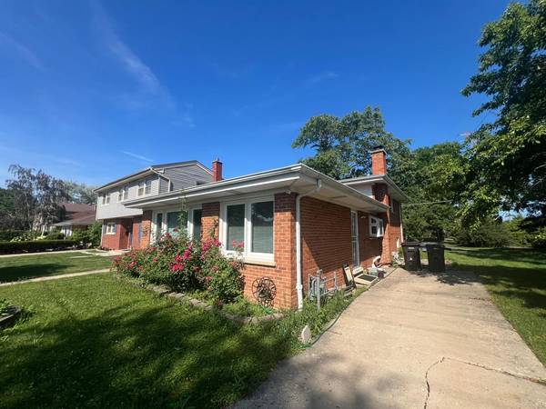 7801 E Prairie RD, Skokie, IL 60076