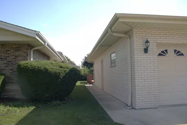 Westchester, IL 60154,11107 Kingston ST