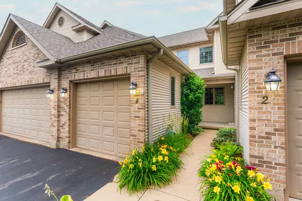 4 Meadow TRL W, Dekalb, IL 60115