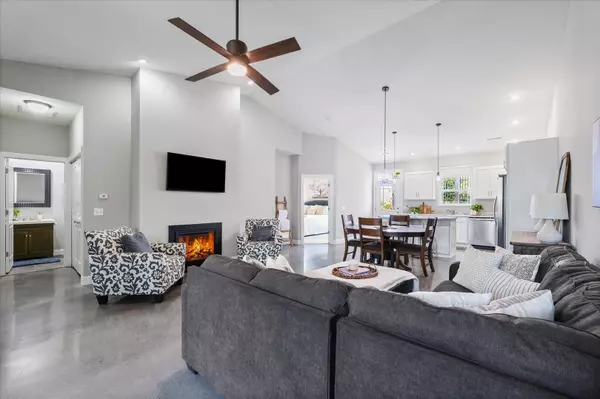 Urbana, IL 61802,3013 E STILLWATER LANDING #3013