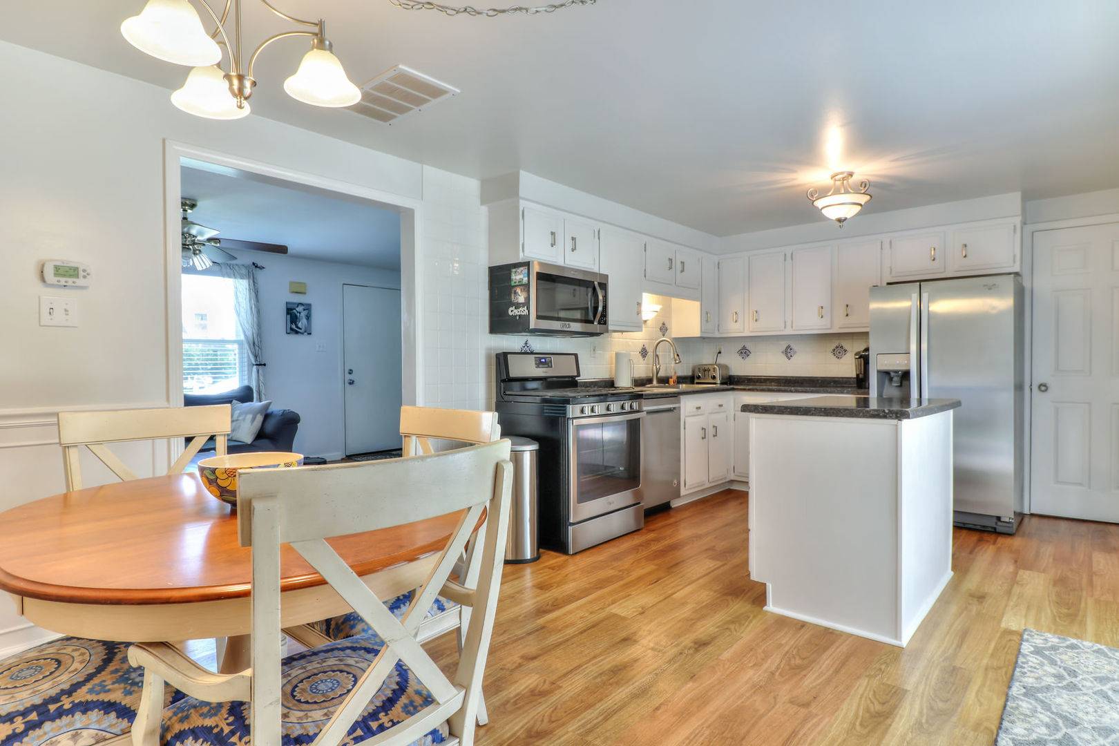 Thomasboro, IL 61878,607 W Meyer ST