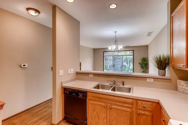 Naperville, IL 60563,961 GENESEE CT #961