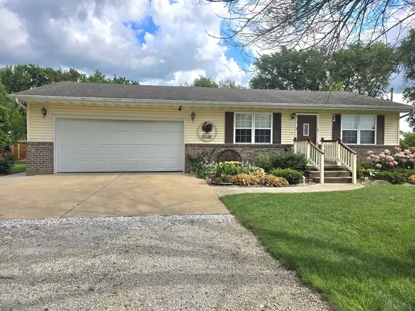 Watseka, IL 60970,207 Wilson DR