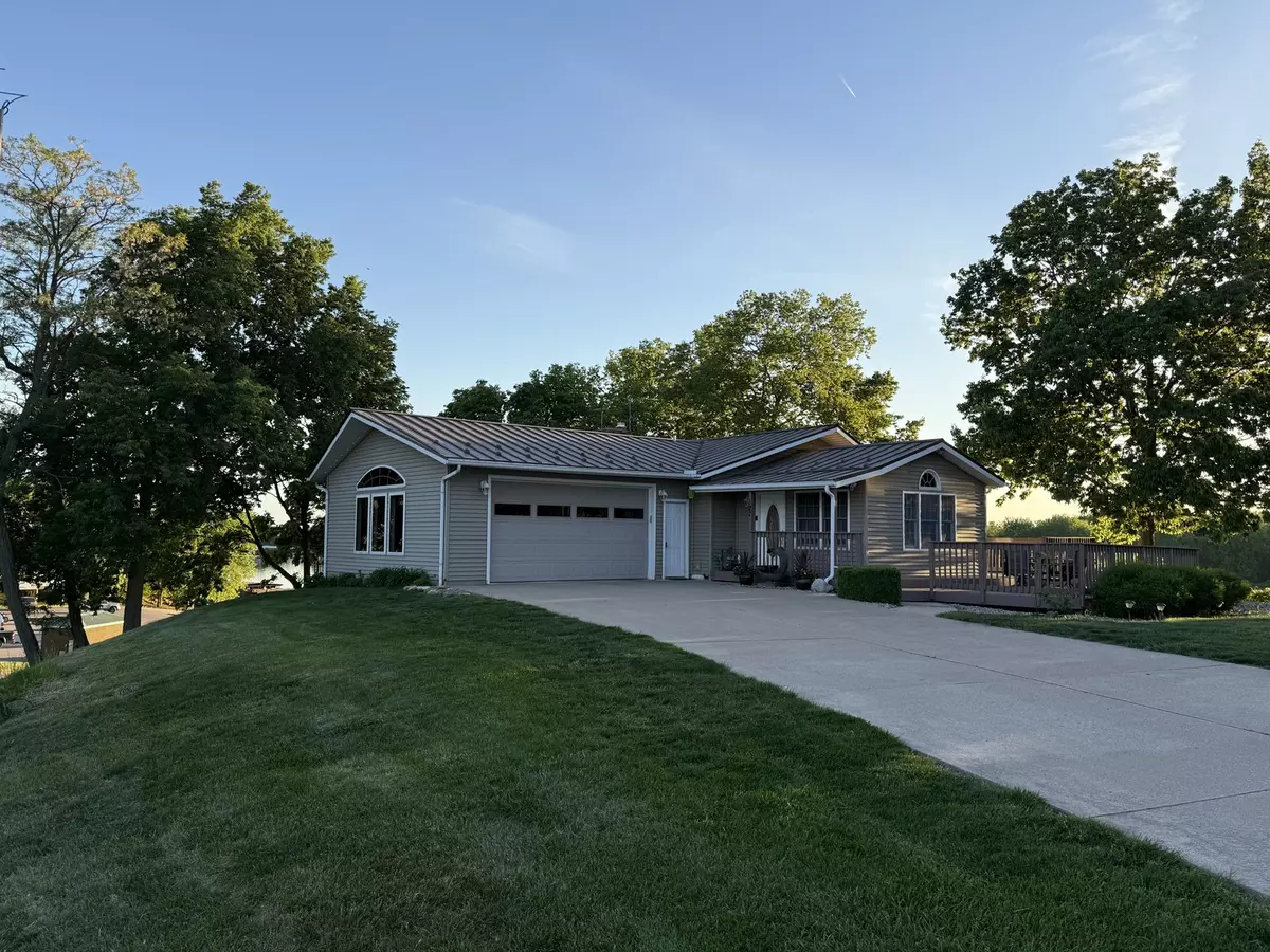 Hennepin, IL 61327,127 S Front ST