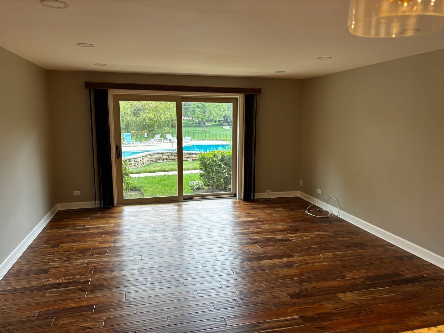 Highland Park, IL 60035,1230 Park AVE #211