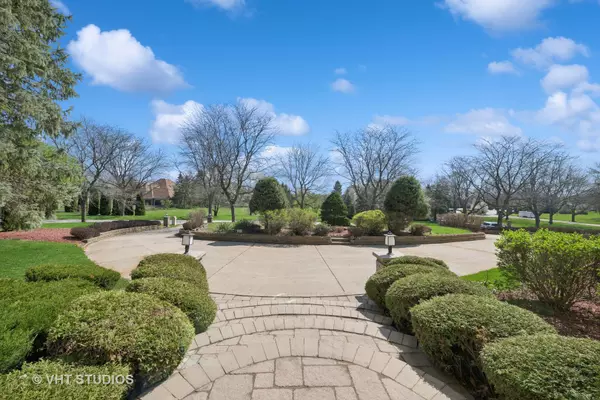 South Barrington, IL 60010,22 Westlake DR