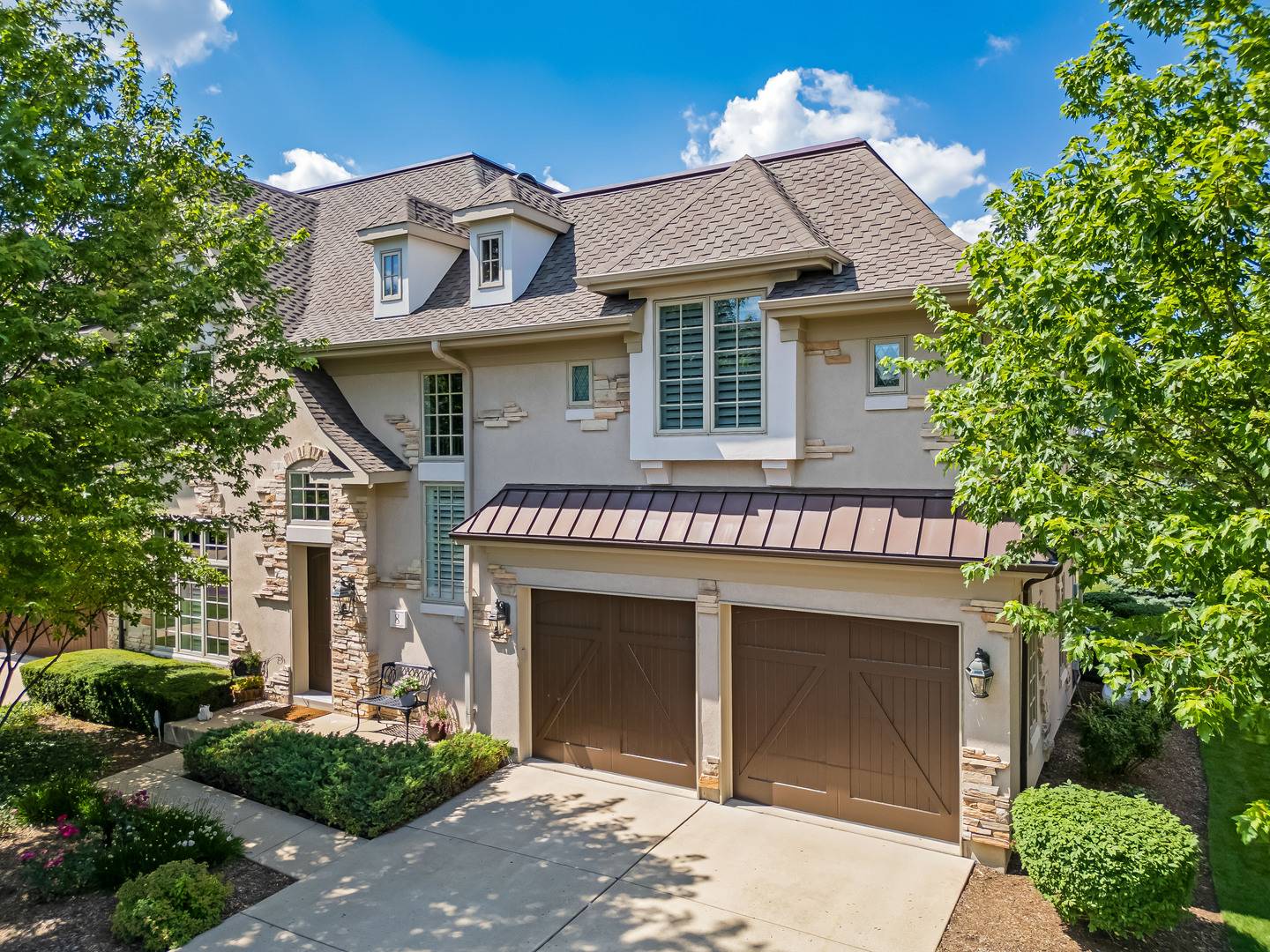 8 Willowcrest DR, Oak Brook, IL 60523