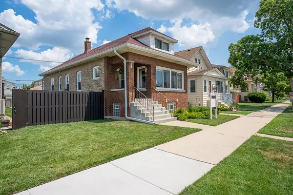 5240 W Eddy ST, Chicago, IL 60641
