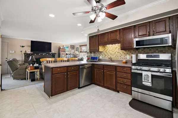 St. Anne, IL 60964,1005 PAUL DR
