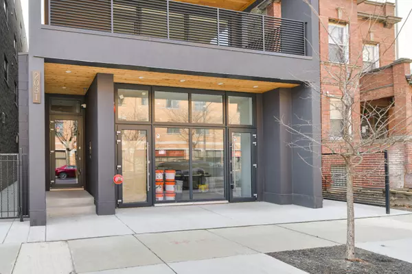Chicago, IL 60618,2031 W Belmont AVE #1A