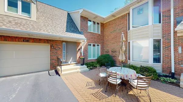 1671 N Belmont CT, Arlington Heights, IL 60004