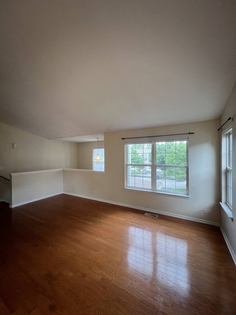 Naperville, IL 60563,927 Genesee DR #927