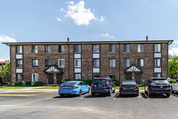 1002 Centurion LN #2, Vernon Hills, IL 60061