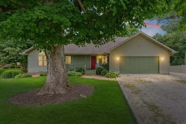 Camargo, IL 61919,994 N County Road 1500