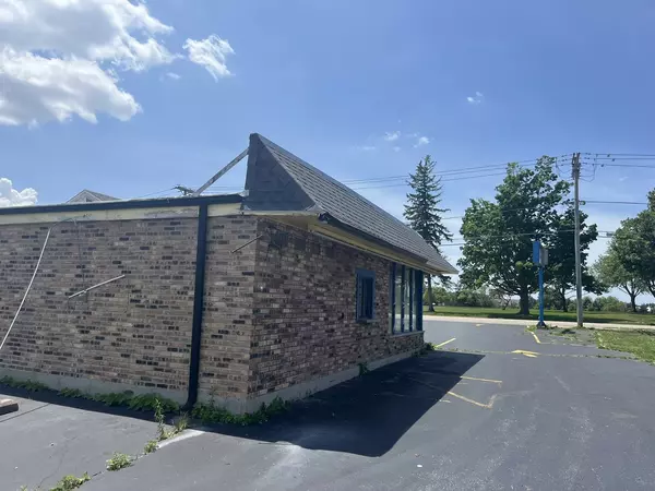 Libertyville, IL 60048,1124 N Milwaukee AVE