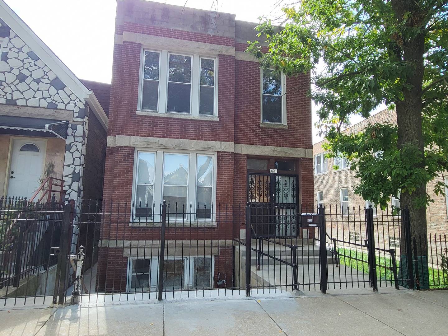 827 W 33rd PL #2RB, Chicago, IL 60608