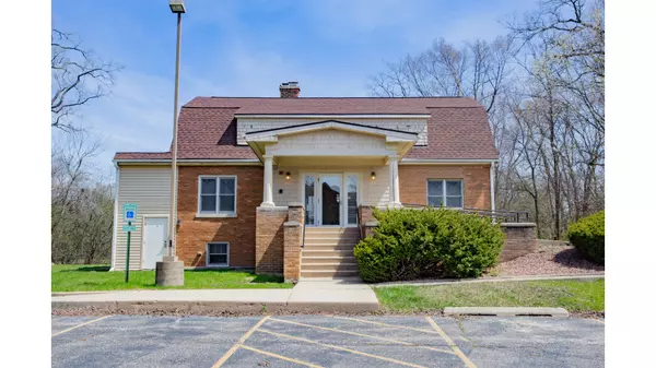 1305 Oswego RD, Naperville, IL 60540