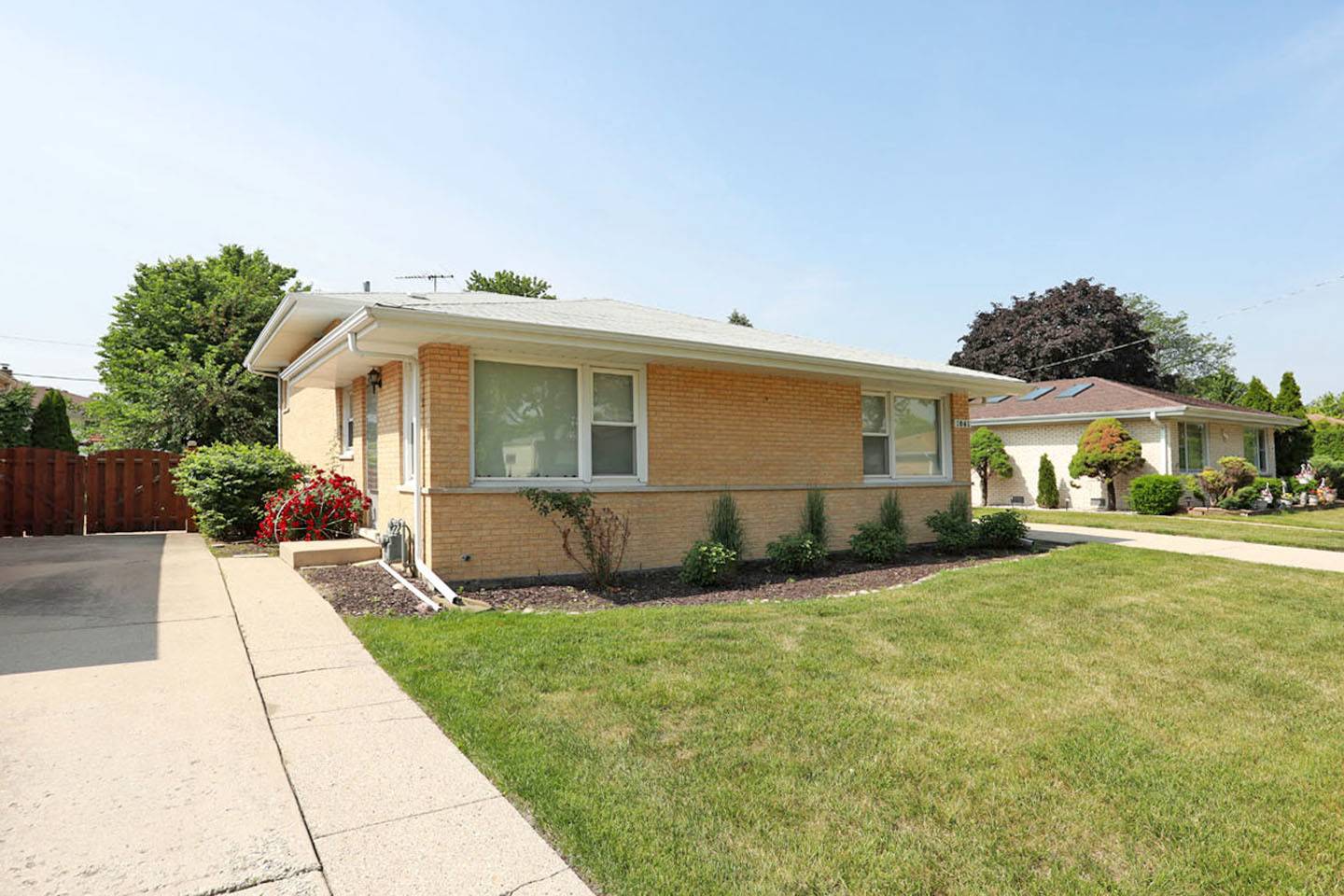 Des Plaines, IL 60016,1041 Irwin AVE